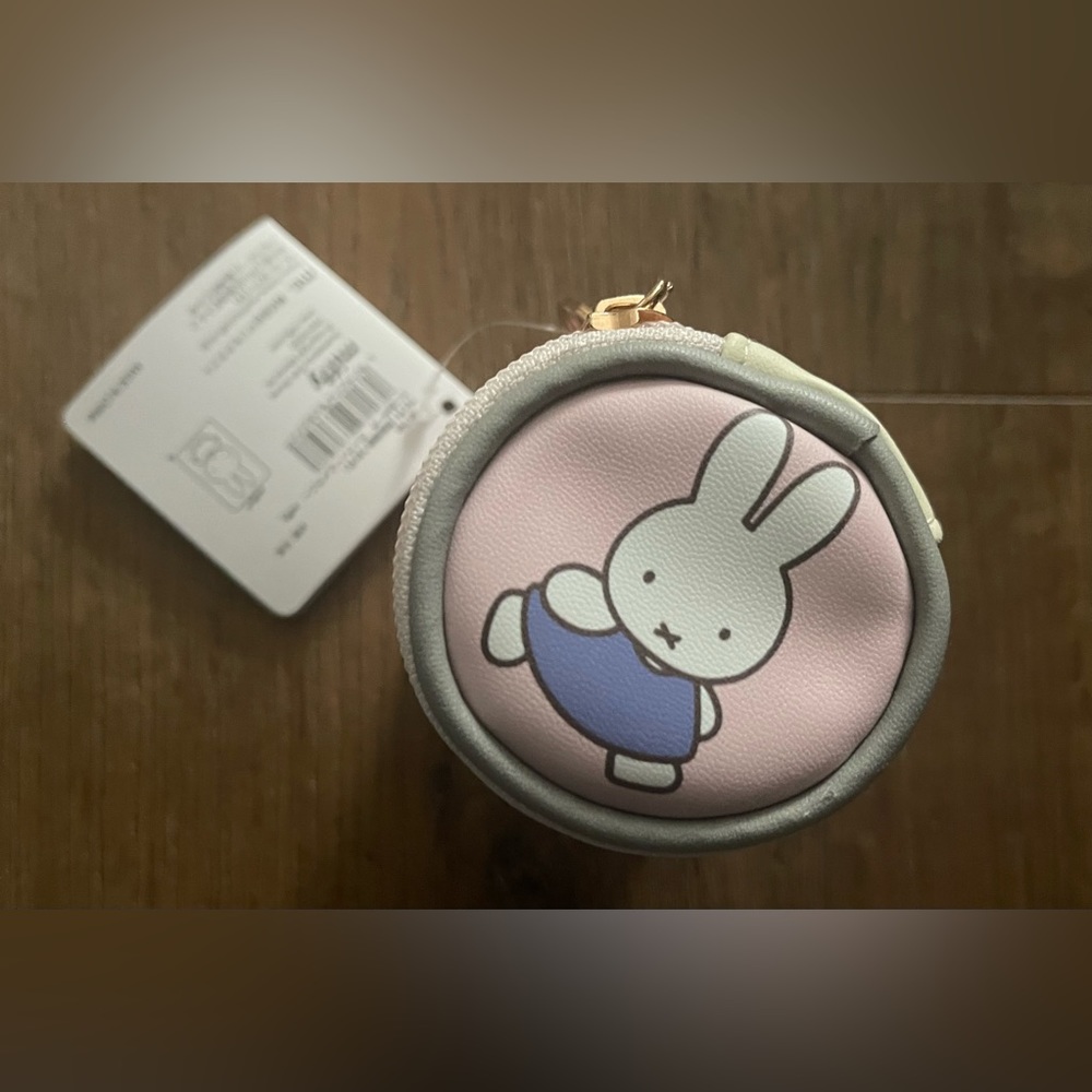 MIFFY-Imported (NWT) Mini Zipped Faux Leather Pouch - Picture 3 of 12